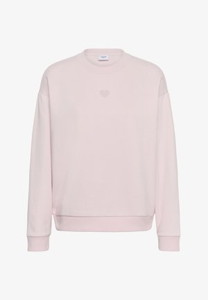 Világos rózsaszín kerek nyakú pulóver hosszú ujjakkal és kis, dombornyomott szív részlettel a mellkas közepén.