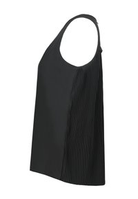 Top sin mangas negro con un frente liso y textura plisada en un lado, con un escote redondeado y un corte relajado.