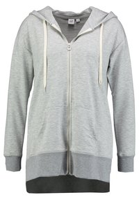 Felpa grigia con zip e cappuccio regolabile, in morbido cotone misto, con tasche anteriori e un orlo di colore più scuro.