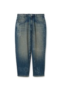 Jeans de denim en un lavado azul desgastado con bigotes visibles, diseños detallados estilo graffiti y un corte recto.