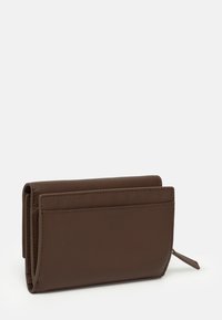 Brown leather wallet with a rectangular shape, featuring a smooth texture and a zippered compartment. Minimalist design with parallel stitching.