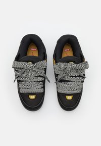 Globe SABRE - Trainers - black