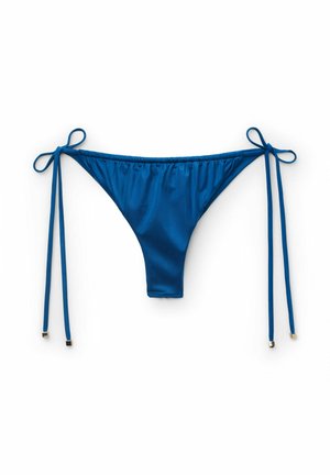 Modrý spodní díl bikin s bočními šňůrkami na zavazování a kovovými koncovkami na bílém pozadí.