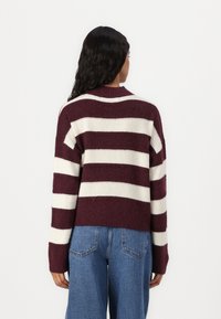 Vero Moda VMINEZ HIGHNECK BOO - Strikkegenser - winetasting/birch