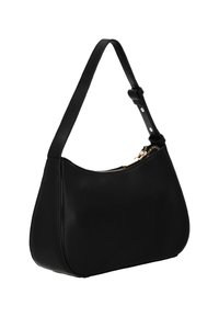 Schwarze Leder-Schultertasche mit geschwungener Form, verstellbarem Riemen und goldfarbenem Reißverschlussdetail. Glatte Textur mit minimalistischem Design.