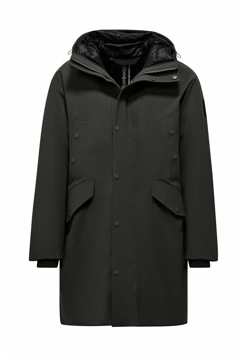 Ciemnozielony ocieplany płaszcz z kapturem, posiadający zatrzaski, dwie duże przednie kieszenie oraz gładką zewnętrzną powierzchnię.