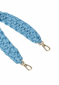 Blauwe geweven band met een gevlochten textuur; voorzien van goudkleurige metalen clips aan beide uiteinden voor bevestiging. Duurzaam ontwerp, geschikt voor tassen.