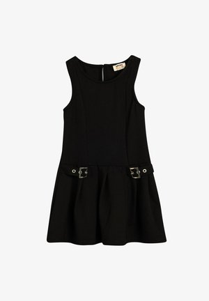 Schwarzes ärmelloses Kleid mit einem schwingenden Rock, ausgestattet mit zwei dekorativen Schnallen an der Taille und einem Reißverschluss auf der Rückseite. Glatte Stofftextur.