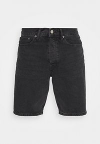 Schwarze Denim-Shorts mit geradem Schnitt, fünf Taschen-Design und Metallknopfverschluss. Verfügt über eine dezent gebleichte Textur und einen genähten Saum.