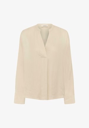 Bež bluza dugih rukava s V-izrezom i suptilnim nabranim detaljem sprijeda. Mekani, glatki materijal s manžetnama na gumbe. Minimalistički dizajn.