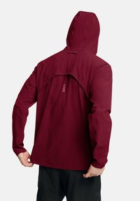 Under Armour OUTRUN THE STORM - Träningsjacka - cardinal