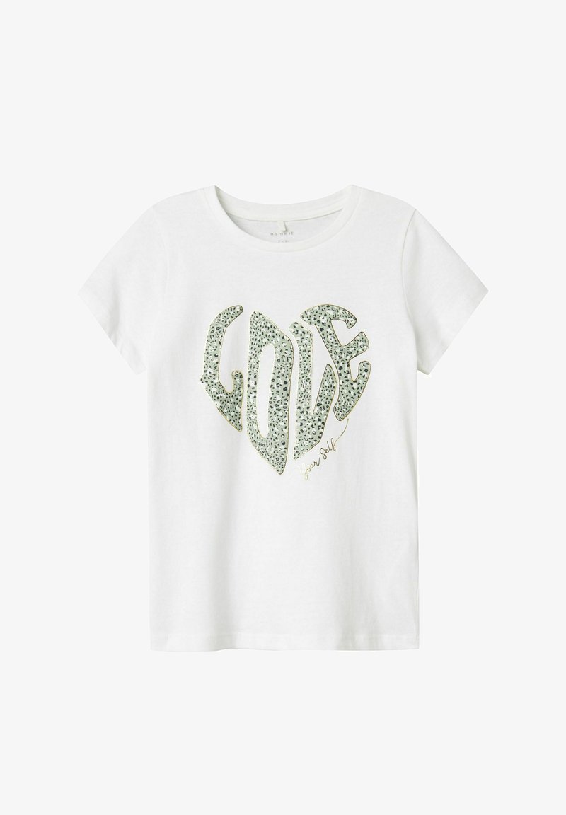 Biała bawełniana koszulka z krótkim rękawem, z zielonym sercem w leopardzi wzór i napisem "LOVE" z złotym akcentem poniżej, który brzmi "your Self."