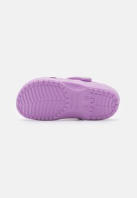 Crocs CLASSIC GLITTER - Tamancos - orchid