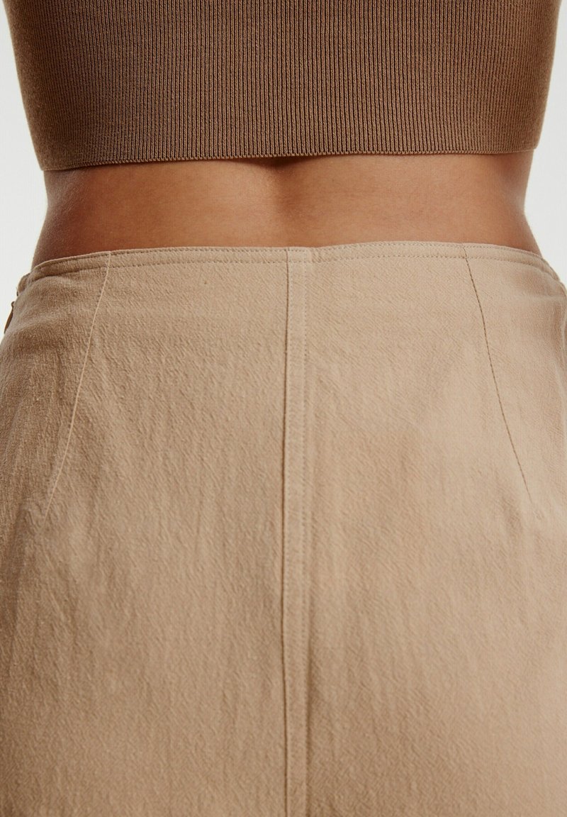 Damen Kleider | EDITED DORIS Shorts beige - DH24877 Damen Kleider | EDITED DORIS Shorts beige - DH24877