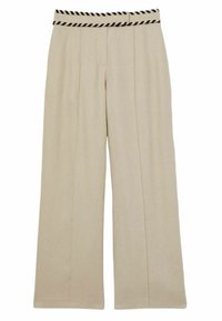 Beige wijde broek met verticale plooien en een zwartgestreepte tailleband. Gemaakt van lichtgewicht stof, geschikt voor zowel casual als formele occasions.