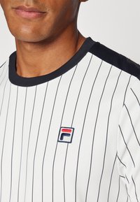 Fila STRIPES JASCHA - T-skjorte til trening - white alyssum stripes
