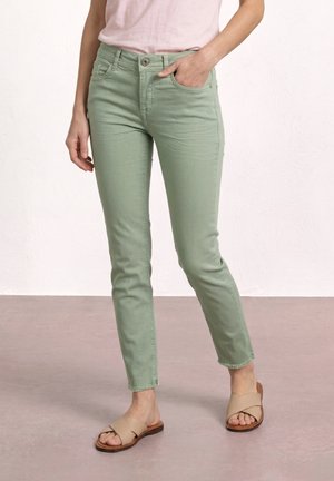 Street One, STRAIGHT LEG JEANS MIT OFFENEM SAUM - Slim fit jeans - mint green washed