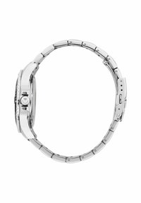 Orologio da polso in metallo argento con cassa rotonda, cinturino a maglie, corona testurizzata e quadrante chiaro, che mostra gli indici delle ore e un logo discreto.