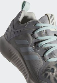 adidas Performance EDGEBOUNCE SHOES - Chaussures de running sur route - grey/green/white