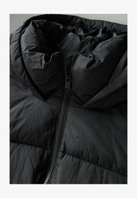 Non selezionato, black