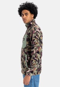 Quiksilver CLEAN COAST - Fleecejacka - desert sage abstract palm