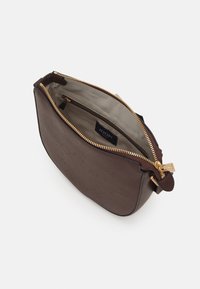 JOOP! Jeans GIRO STELLA SHOULDERBAG - Taška s příčným popruhem - darkbrown