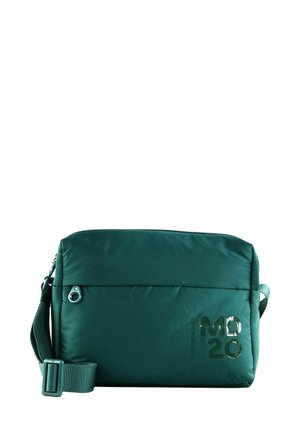 Sac bandoulière rectangulaire vert foncé avec sangle réglable, poche zippée à l'avant, et logo brillant "MD20" en bas à droite.