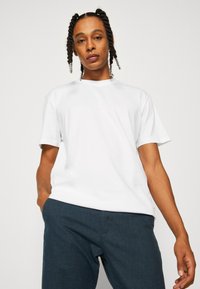 Minimum AARHUS - T-shirts basic - white
