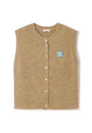 Béžový pletený bezrukávový cardigan s kulatým výstřihem, texturovaným povrchem, se šesti knoflíky a světle modrou štítkem na levé straně.