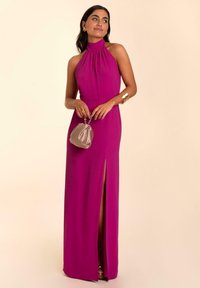 THE-ARE LARGO CON ABERTURA Y CUELLO HALTER Vestido largo pink