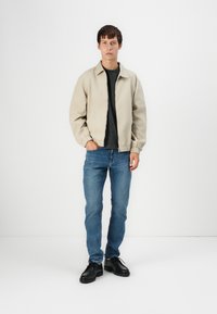 Thumbnail Image 3