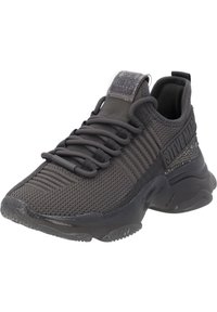 Grå strik sneakers med en tekstureret overdel, elastiske snørebånd og en polstret krave. Har en skinnende accent og gummisål for bedre greb.