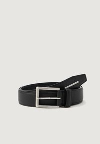 Must mustriga nahast vöö, millel on hall ristkülikukujuline pandla ja väike metalltag, kus on kirjas "Armani Exchange" rihma otsas.