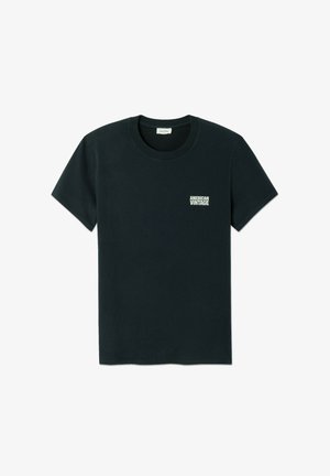 Camiseta de algodón negra con mangas cortas, cuello redondo y un pequeño logo blanco "AMERICAN VINTAGE" en el lado izquierdo del pecho. Textura suave.