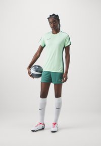 Nike Performance TOP BRANDED - Spordi T-särk - vapor green/bicoastal/bicoastal