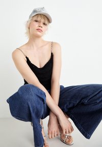 GAP TROUSER MED WATSON - Τζιν χαλαρής εφαρμογής - medium indigo