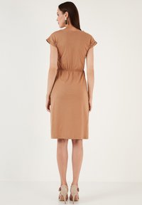 LELA SHORT SLEEVE MIDI - Day dress - biscuit