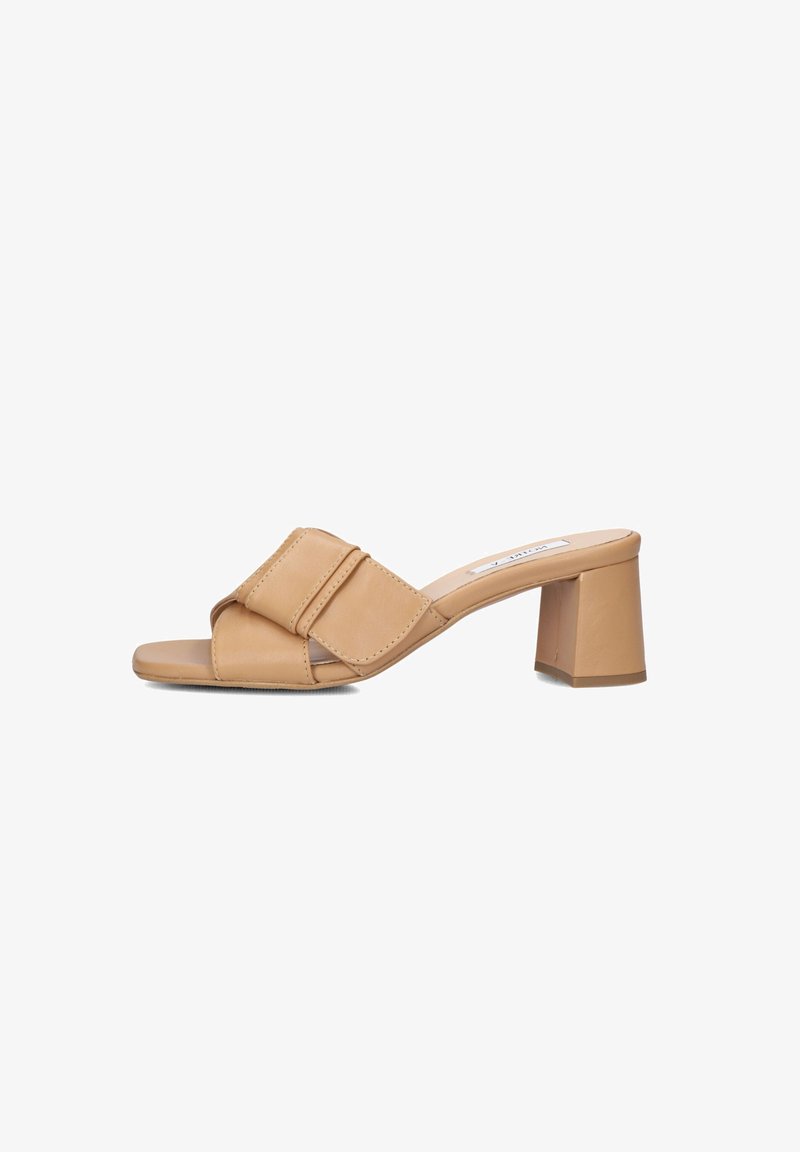 Notre-V Heeled mules - camel