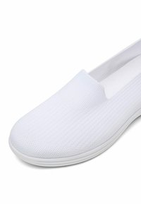 Crosby Trainers - white