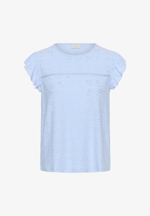 Lichtblauwe blouse met korte mouwen en eyelet-patroon, met geruite mouwen, ronde halslijn en decoratief horizontaal naadje over de borst.