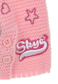 Cárdigan de punto rosa con corazones y estrellas bordados, botones rosas y la palabra "Skye" en hilo blanco y rosa.