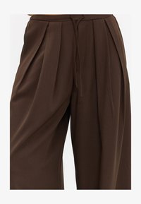 Non sélectionné, solid brown dark