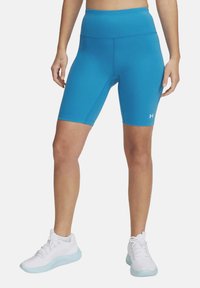 Felgekleurde blauwe sportshorts met een hoge tailleband, gemaakt van rekbaar materiaal, met platte naden en een logo op het onderbeen.