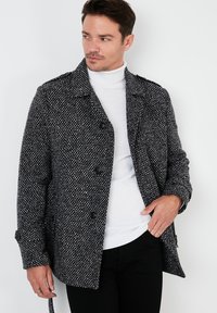 Lühike jakk - black dotted