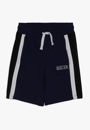 Marineblaue Shorts mit weißen und schwarzen Seitenteilen, aus weichem Stoff, mit elastischem Bund und einem Nike Air-Logo auf der Vorderseite.