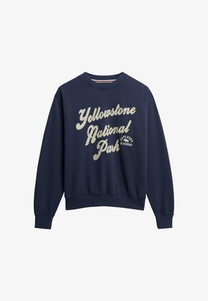 Mørkeblå sweatshirt med rund hals; har cremefarvet tekst, der siger "Yellowstone National Park" samt et logo på den nederste side.