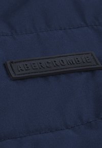 Abercrombie & Fitch MIDWEIGHT PUFFER JACKET UNISEX - Vinterjacka - navy blazer