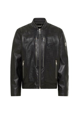 Schwarze Leder-Bomberjacke mit strukturiertem Krokodilmuster, zwei vorderen Reißverschlusstaschen und einem gerippten Kragen. Mit silbernen Hardware-Akzenten.