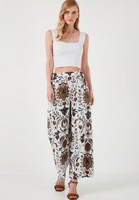 LELA Hlače - white brown