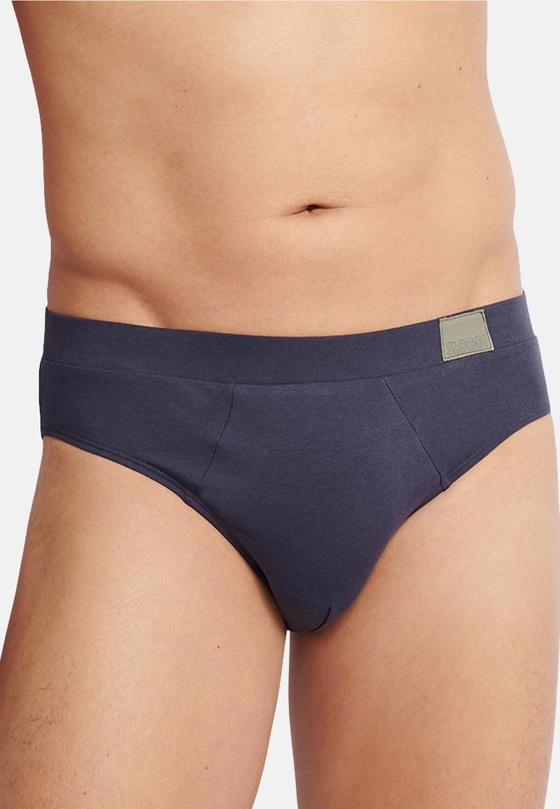 Mørkegrå herreboksershorts lavet af blødt bomuldsstof, med en bred elastisk talje med et logomærke og glatte sidesøm.